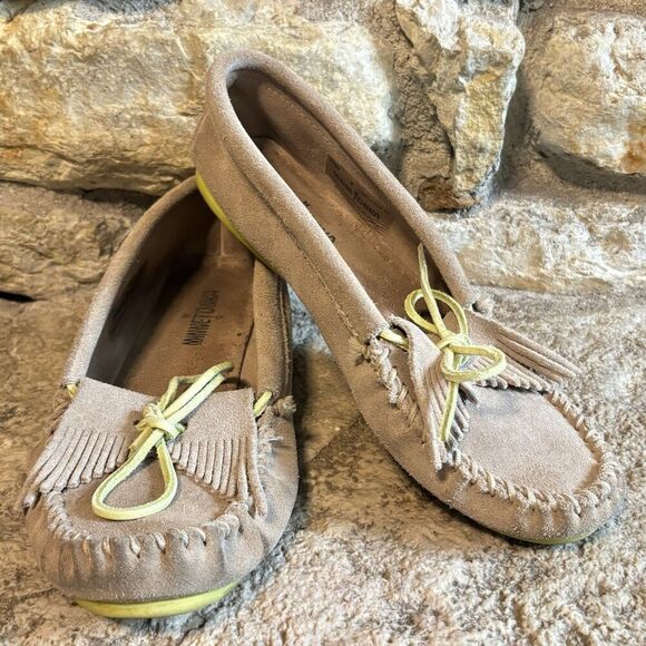 MINNETONKA 326x Beige/Tan Suede Nubuck Moccasins Neon Yellow Tie Soles W’s 8 - Picture 2 of 8